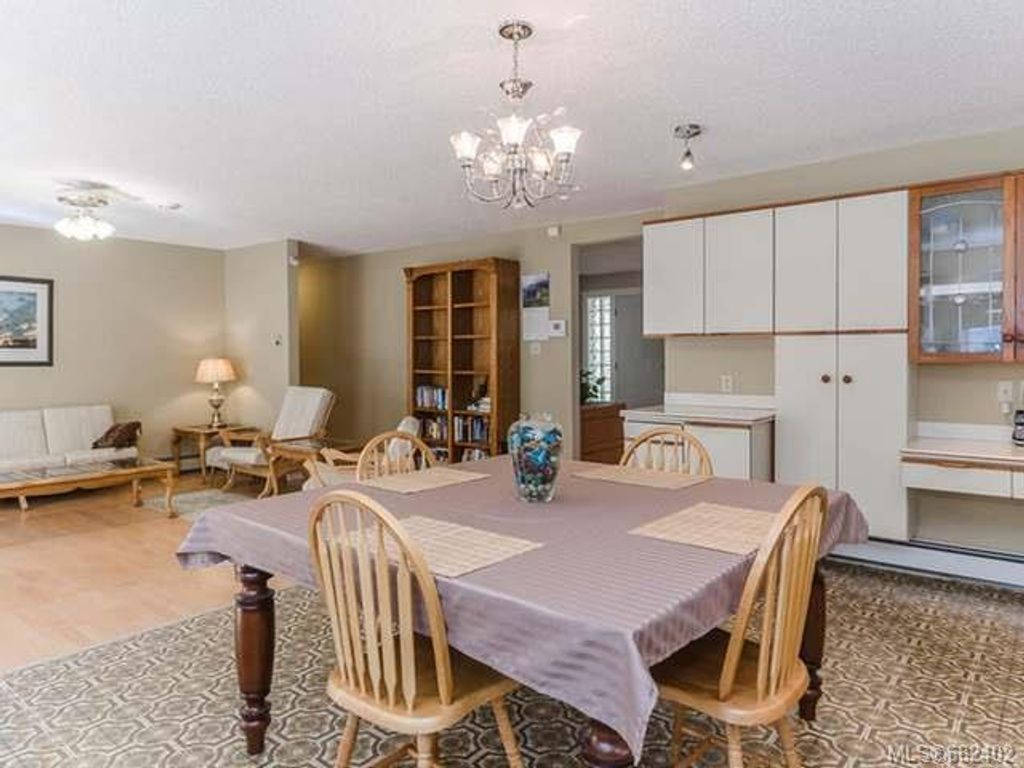 listing image 16043577817748594499