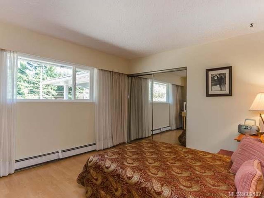 listing image 16048960705178314861