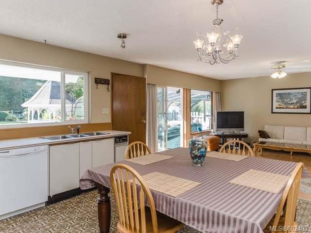 listing image 16040597900405454103