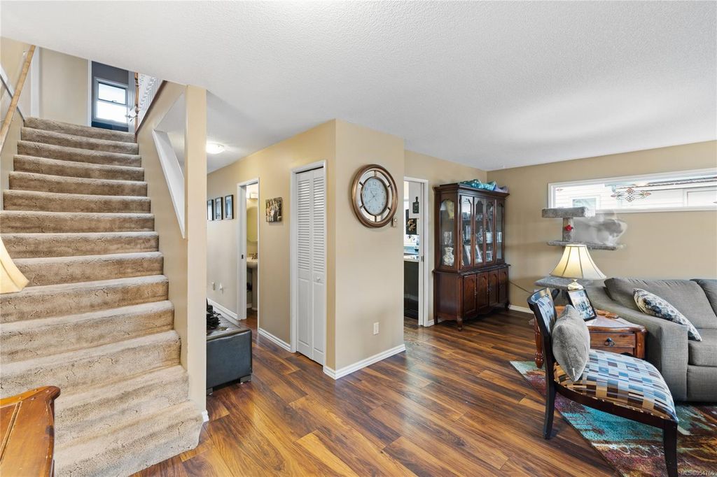 listing image 16046585852418827023