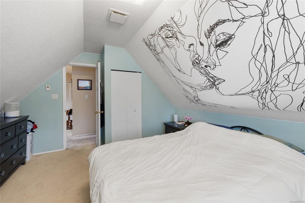 listing image 16049842712372573332