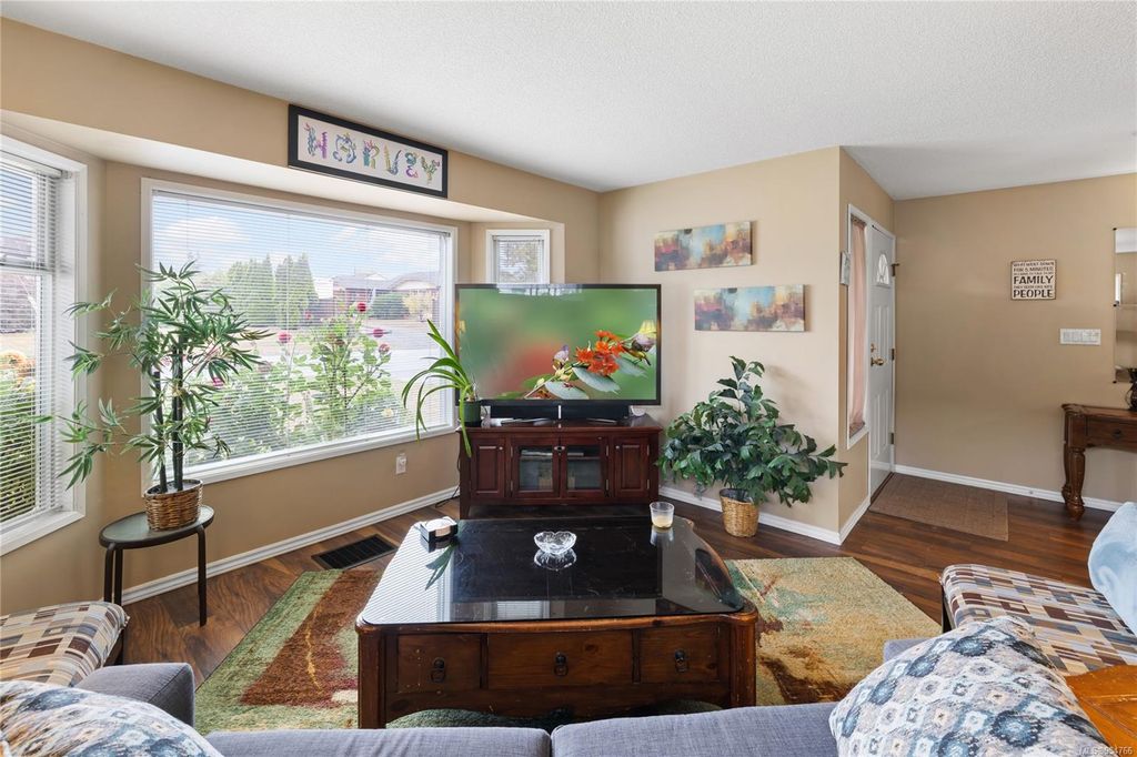 listing image 16044463310244643391