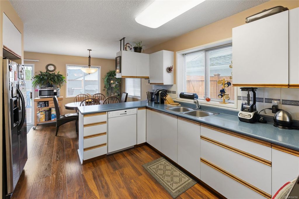 listing image 16040174853040919806