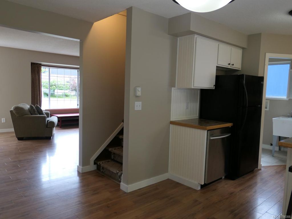 listing image 16049760454671377826