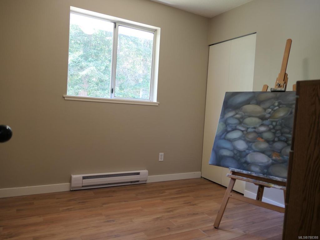 listing image 16048093480475479935