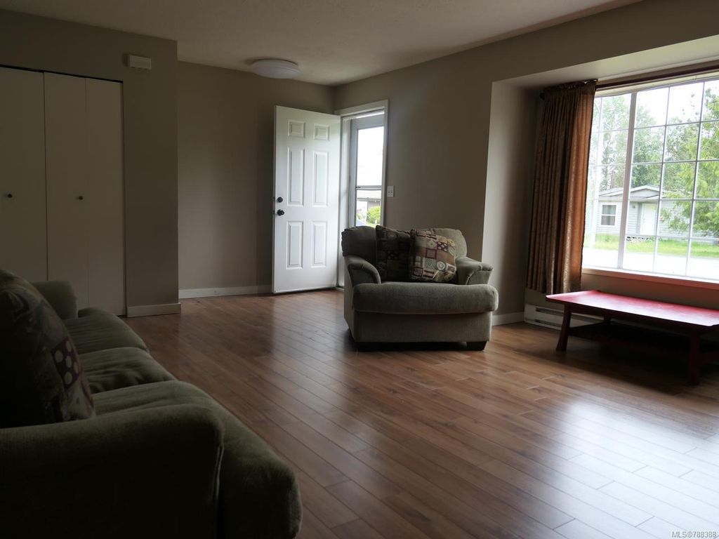 listing image 16049030429933413882