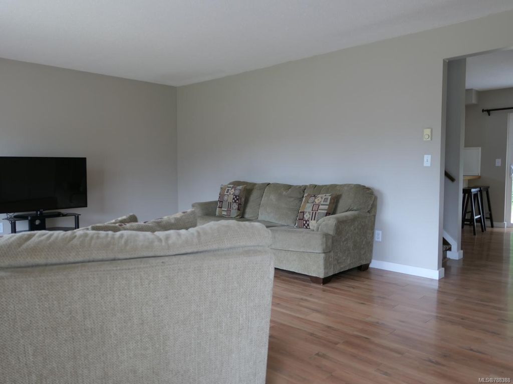 listing image 16048618847024280538