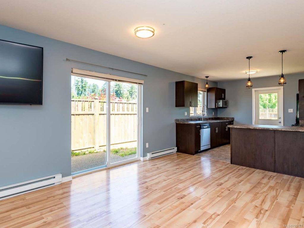 listing image 16044100730605845695