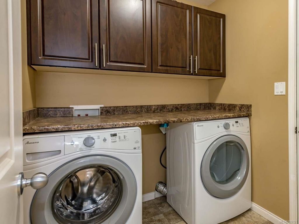 listing image 16048577667369963746