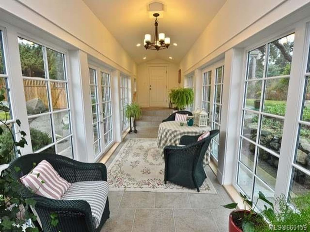 listing image 16047002327938844692