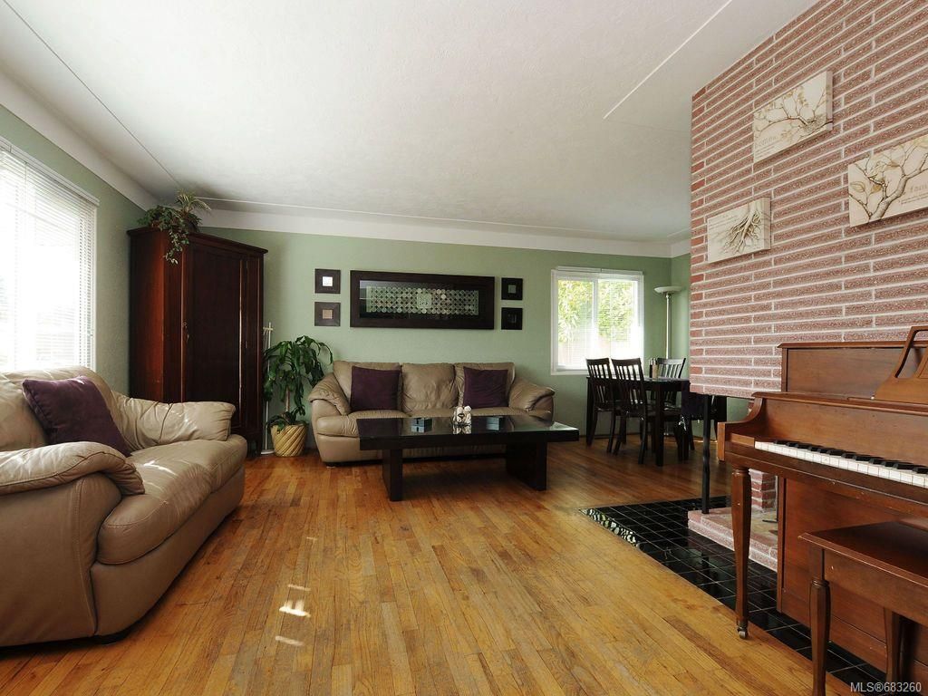 listing image 16044327613265496459