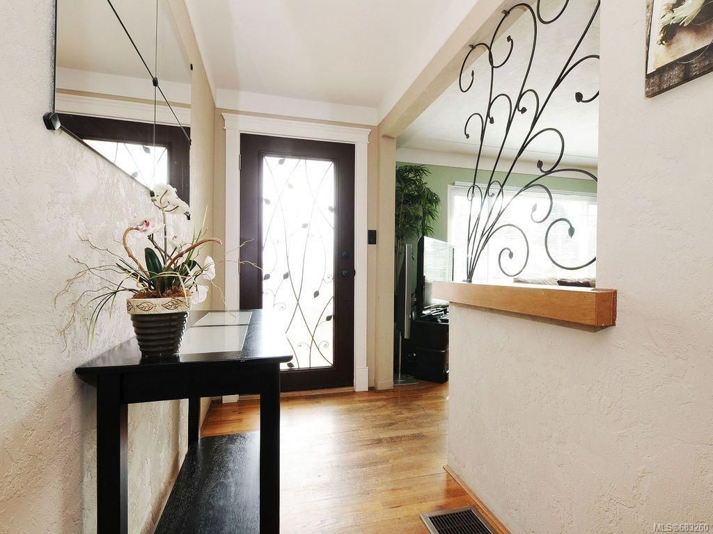 listing image 16040619763847981896