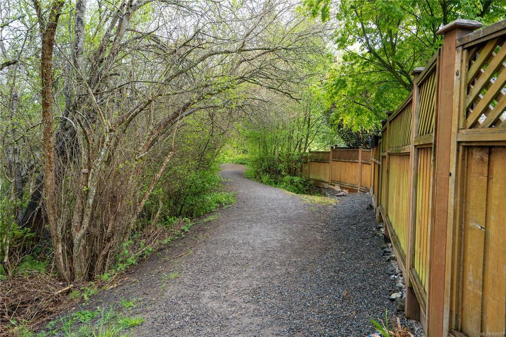 listing image 16044264923336532468