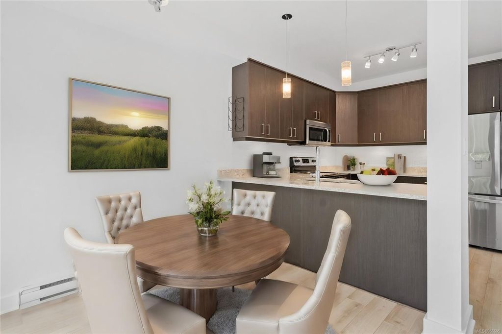 listing image 16041419147791902083