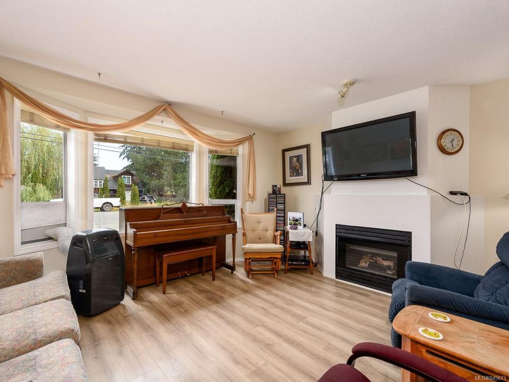 listing image 16047374437433032065