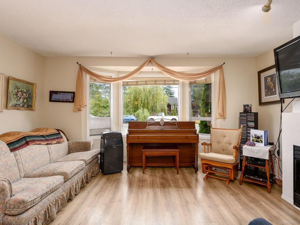 listing image 16041965564357685382