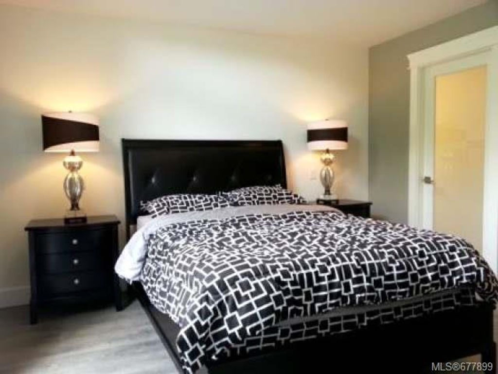listing image 16046940285729030872