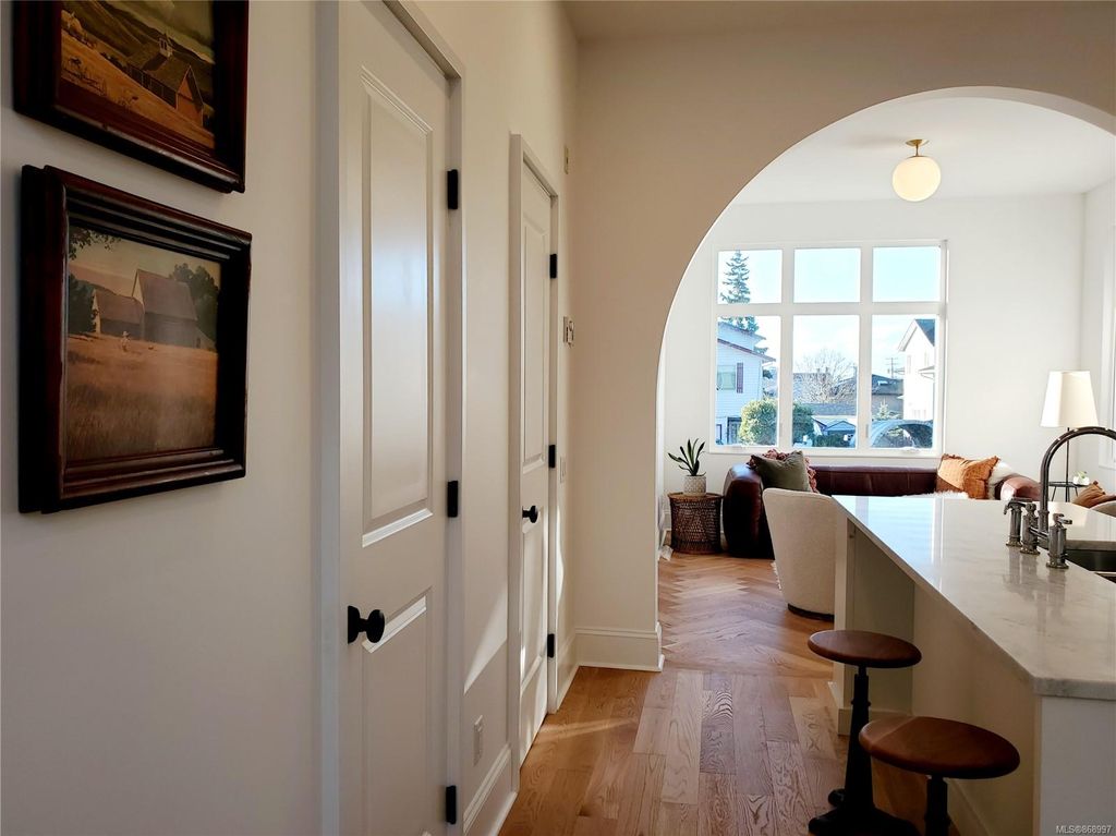 listing image 16040338670247179924