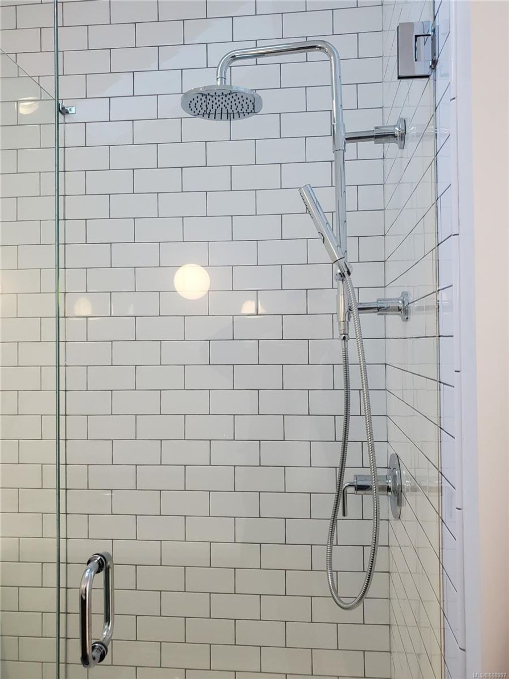 listing image 16042303403776858378