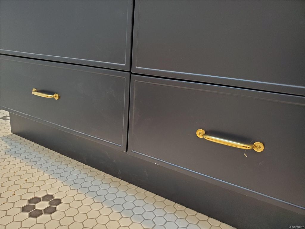 listing image 16046835398620288734