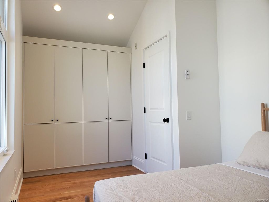 listing image 16049644094302876491