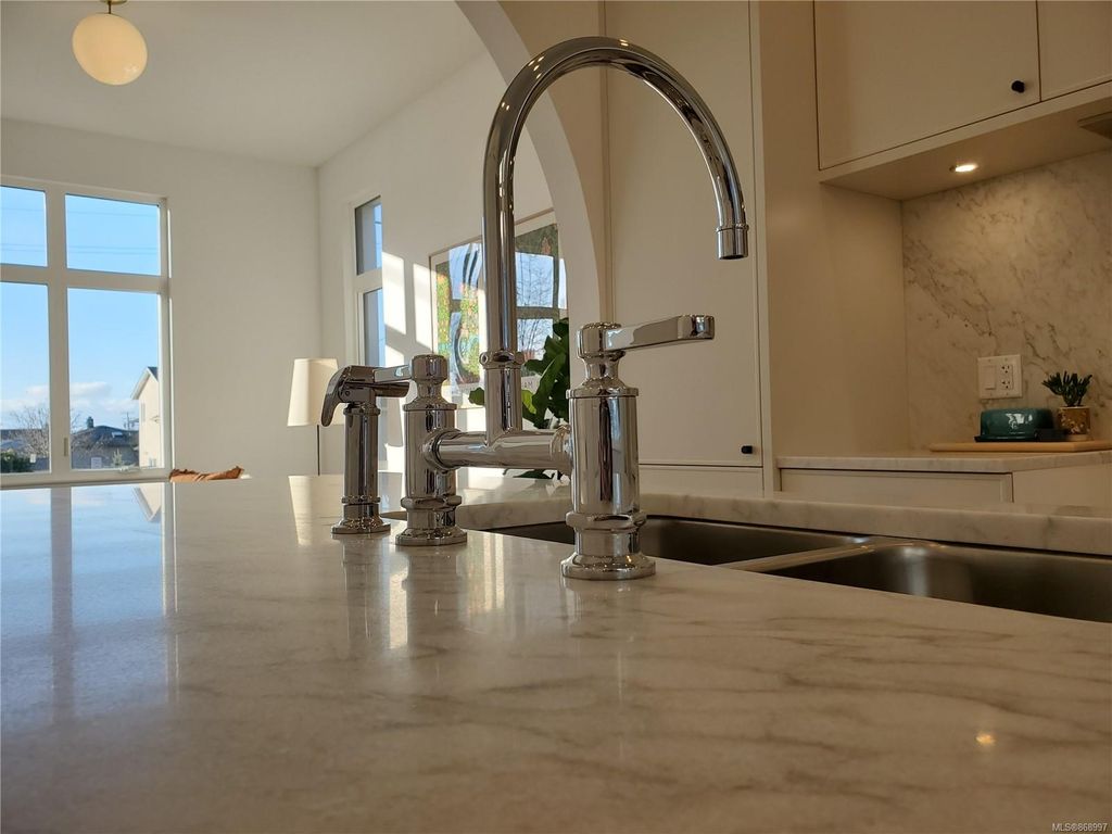 listing image 16047159663002715843