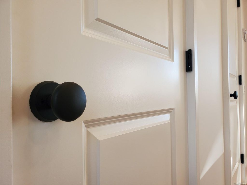 listing image 16040893694670854350