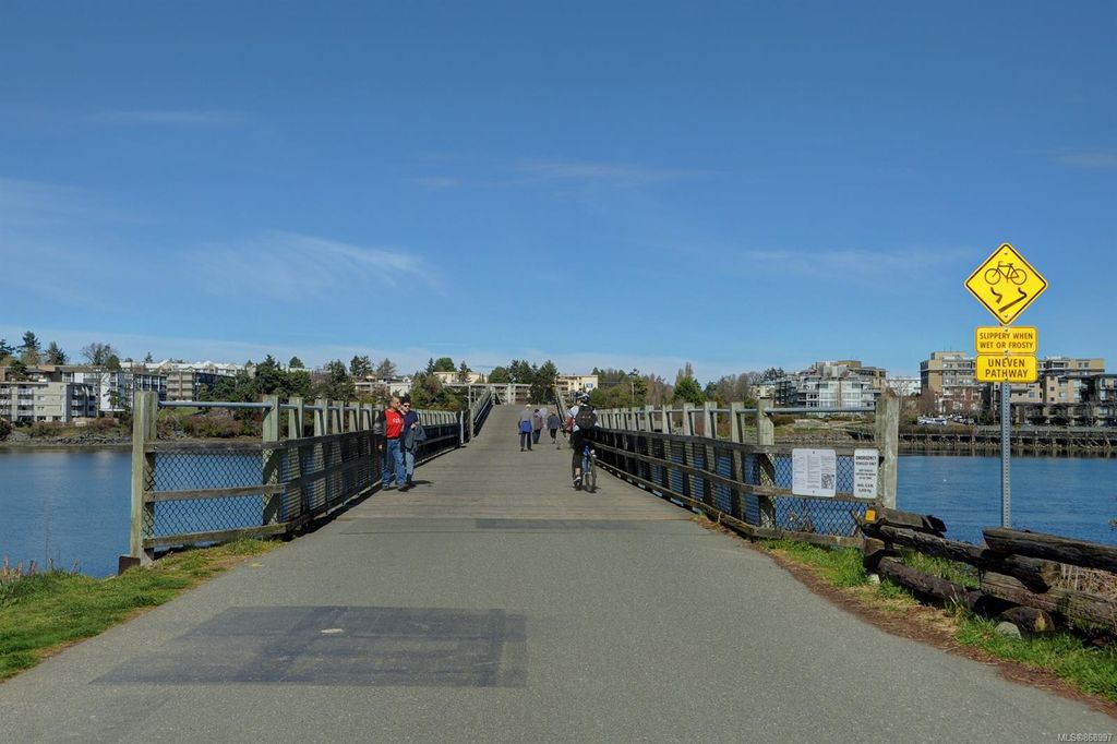 listing image 16041789841870002437