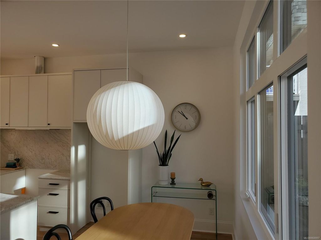 listing image 16045382916873073087