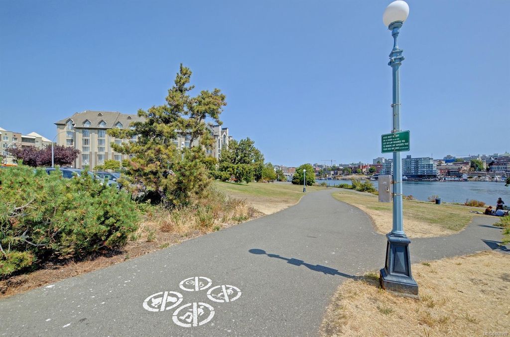 listing image 16040627116393334419