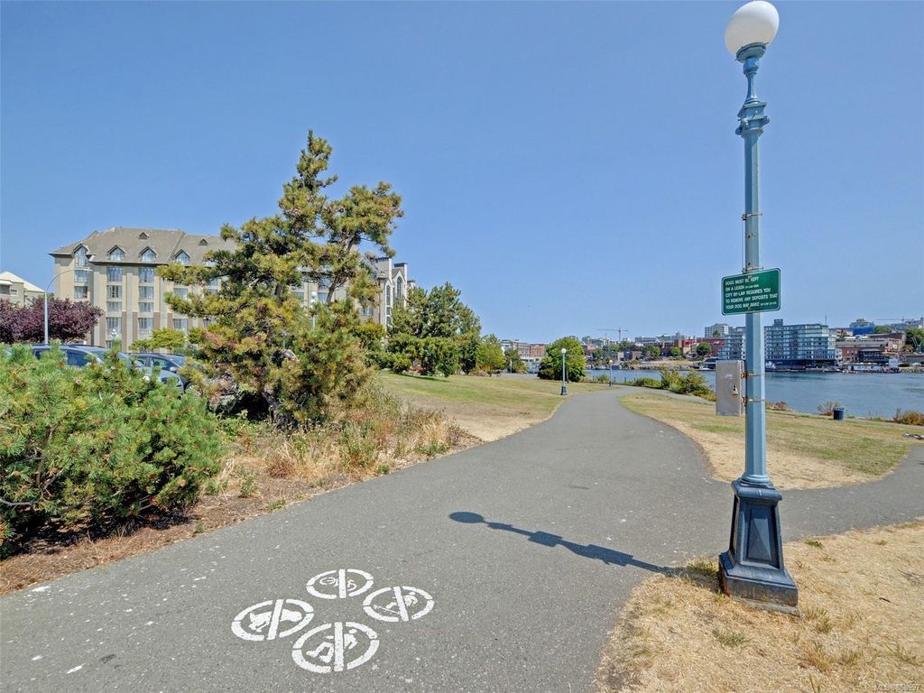 listing image 16040989373524195021