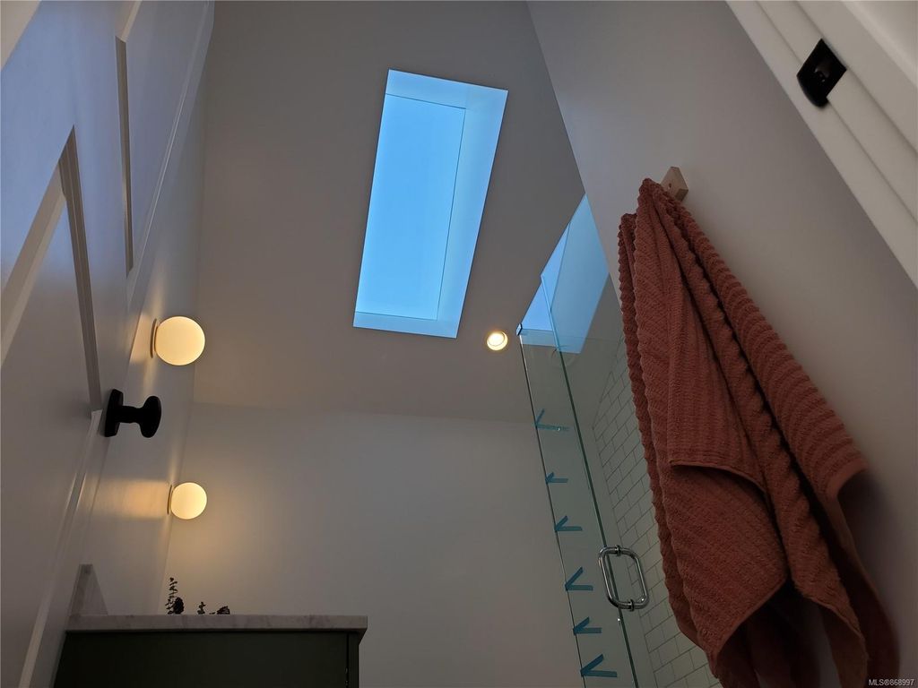 listing image 16042944743934017300