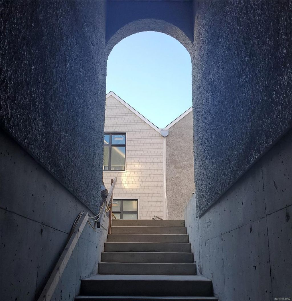 listing image 16042918054554266081