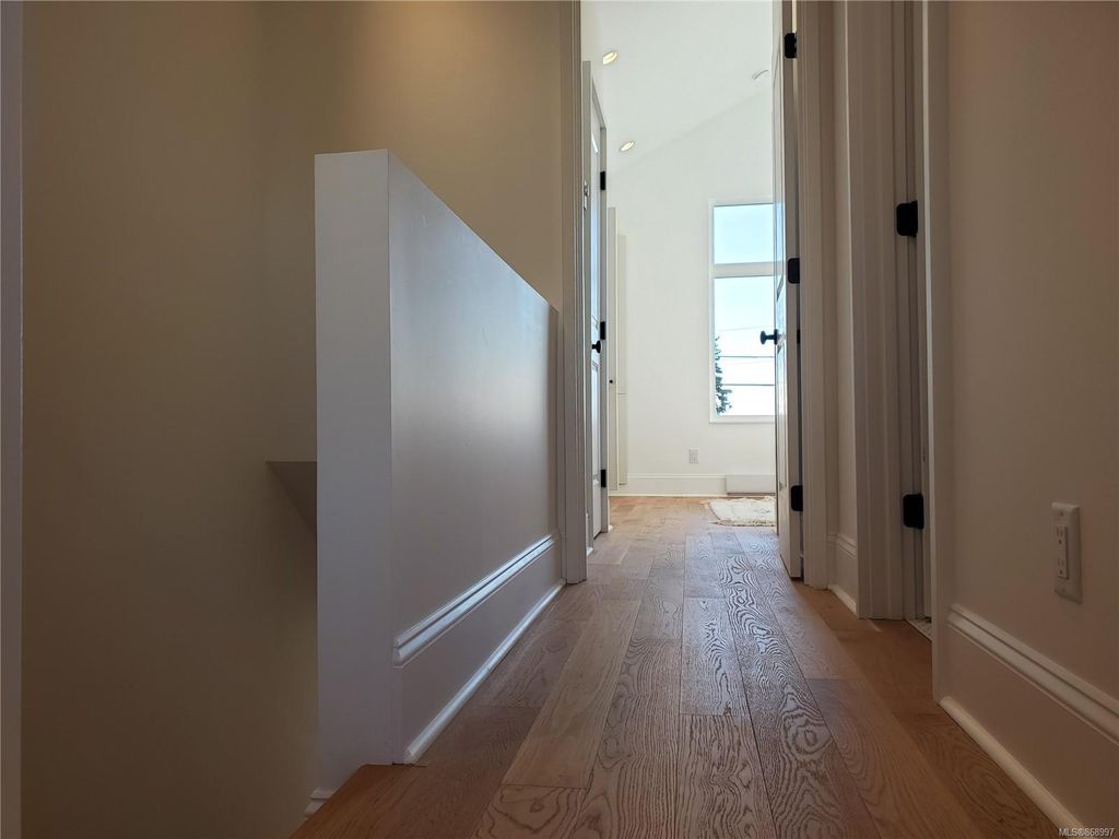 listing image 16041149513569809368