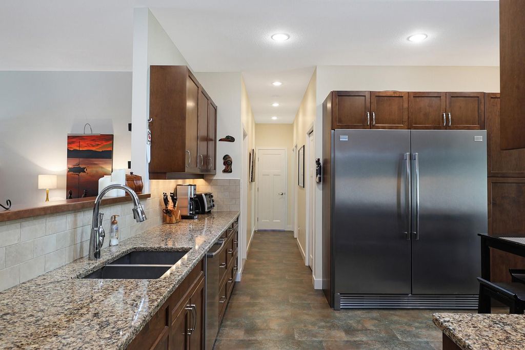 listing image 16043271421823403327