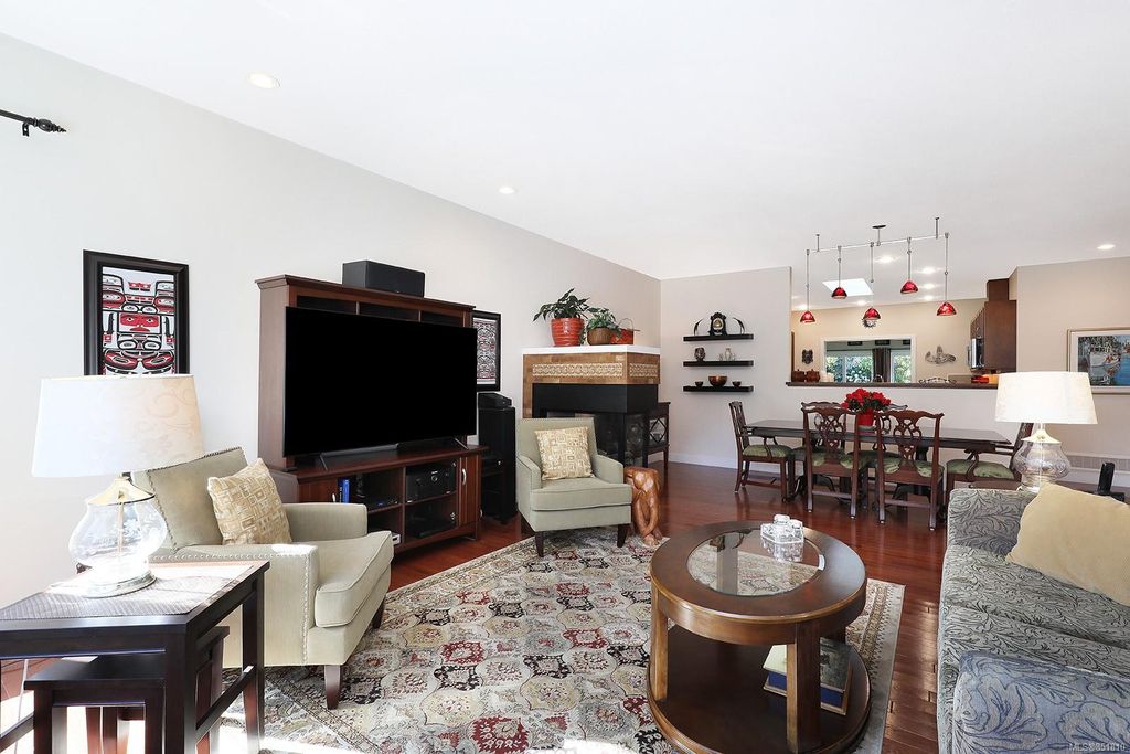 listing image 16043397489351528640