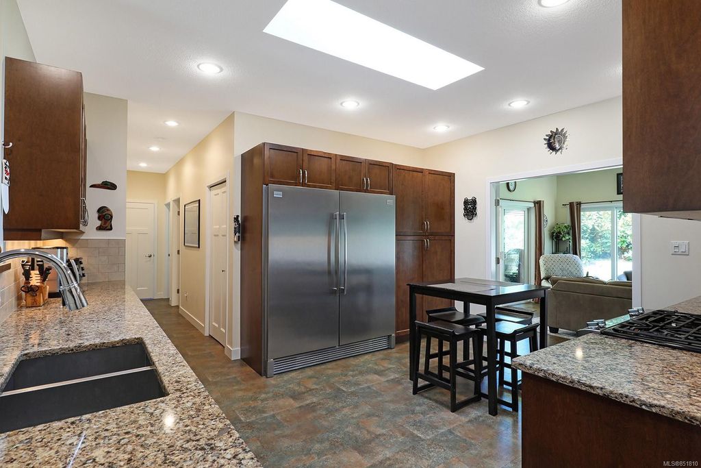 listing image 16046237199015775005