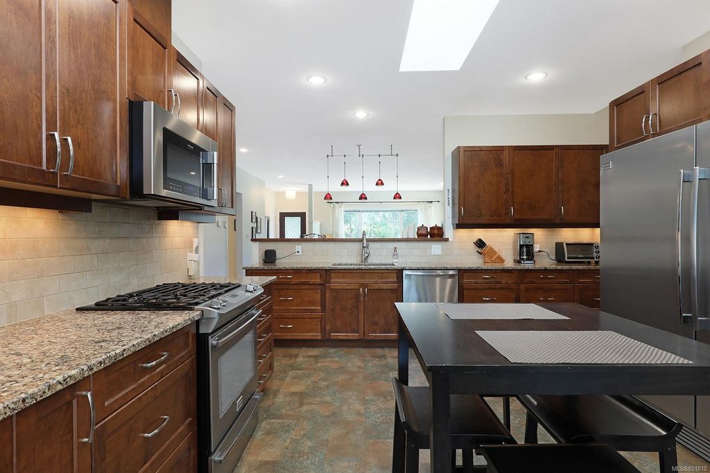 listing image 16048869781202915056