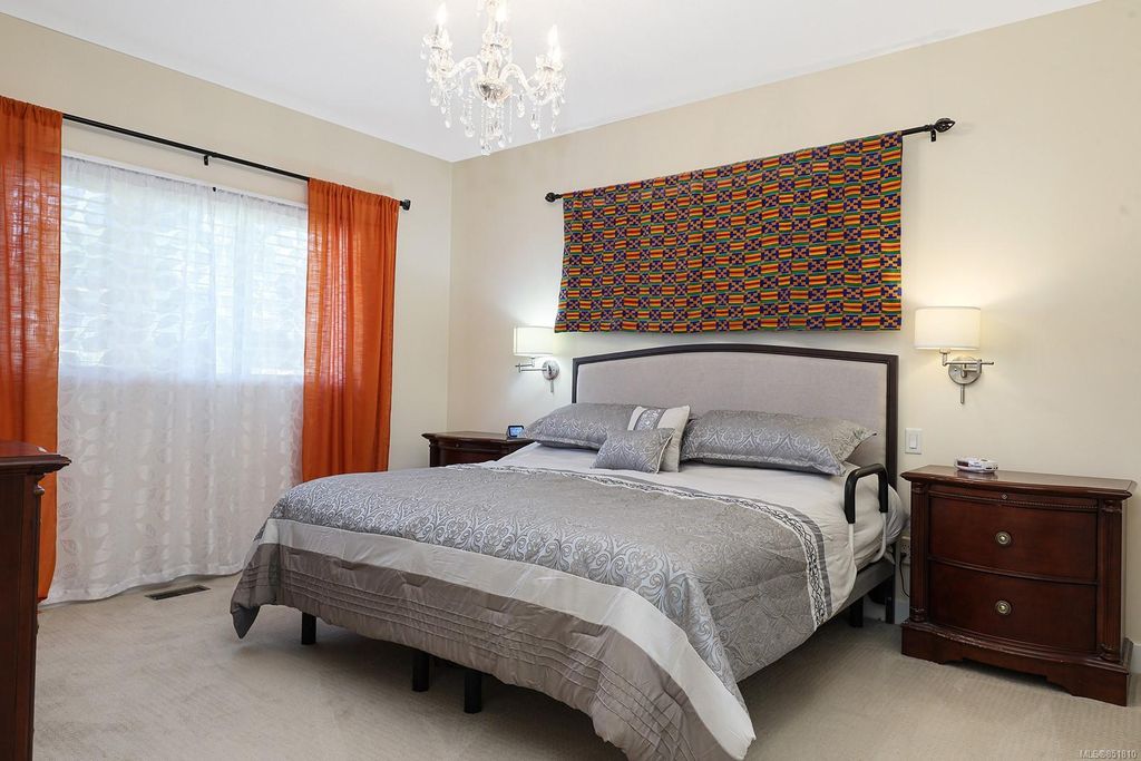 listing image 16047914945275089551