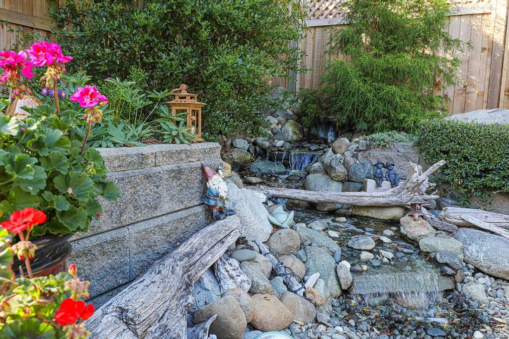 listing image 16041673511826811933