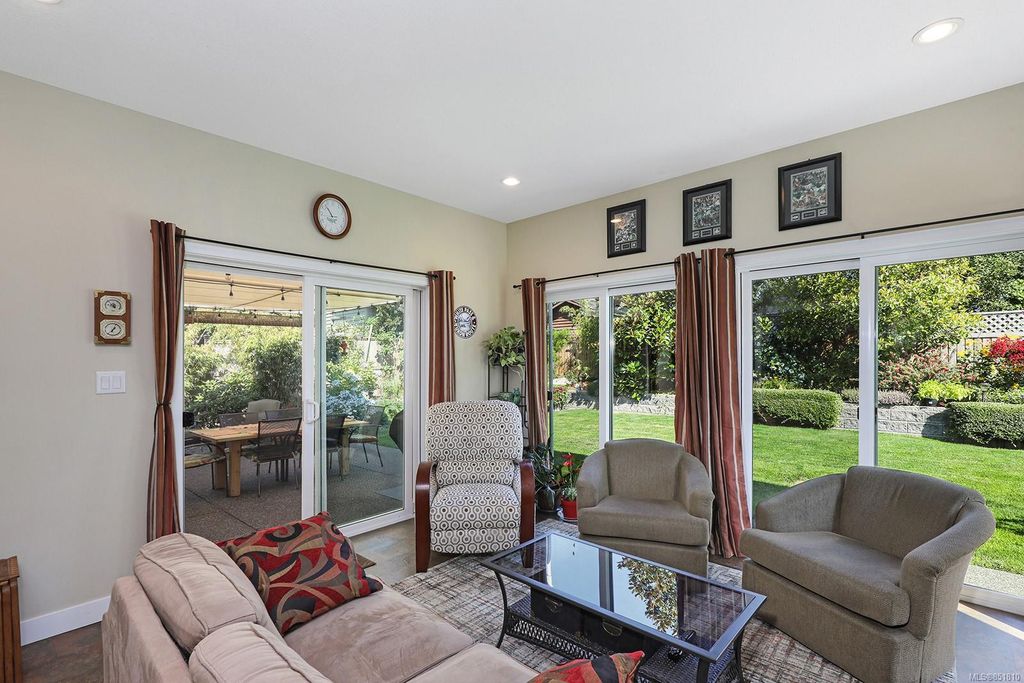 listing image 16042348144476887680