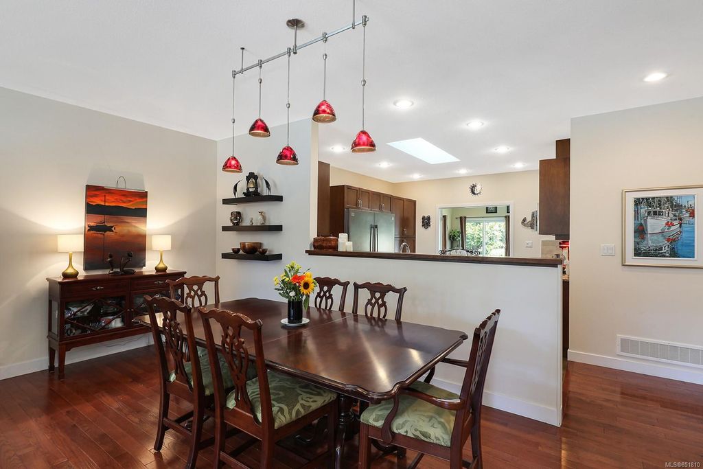 listing image 16044813481544064452