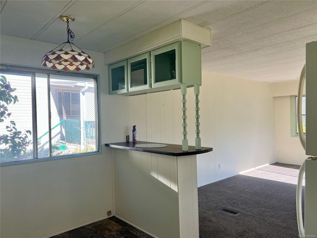 listing image 16049543743472341821