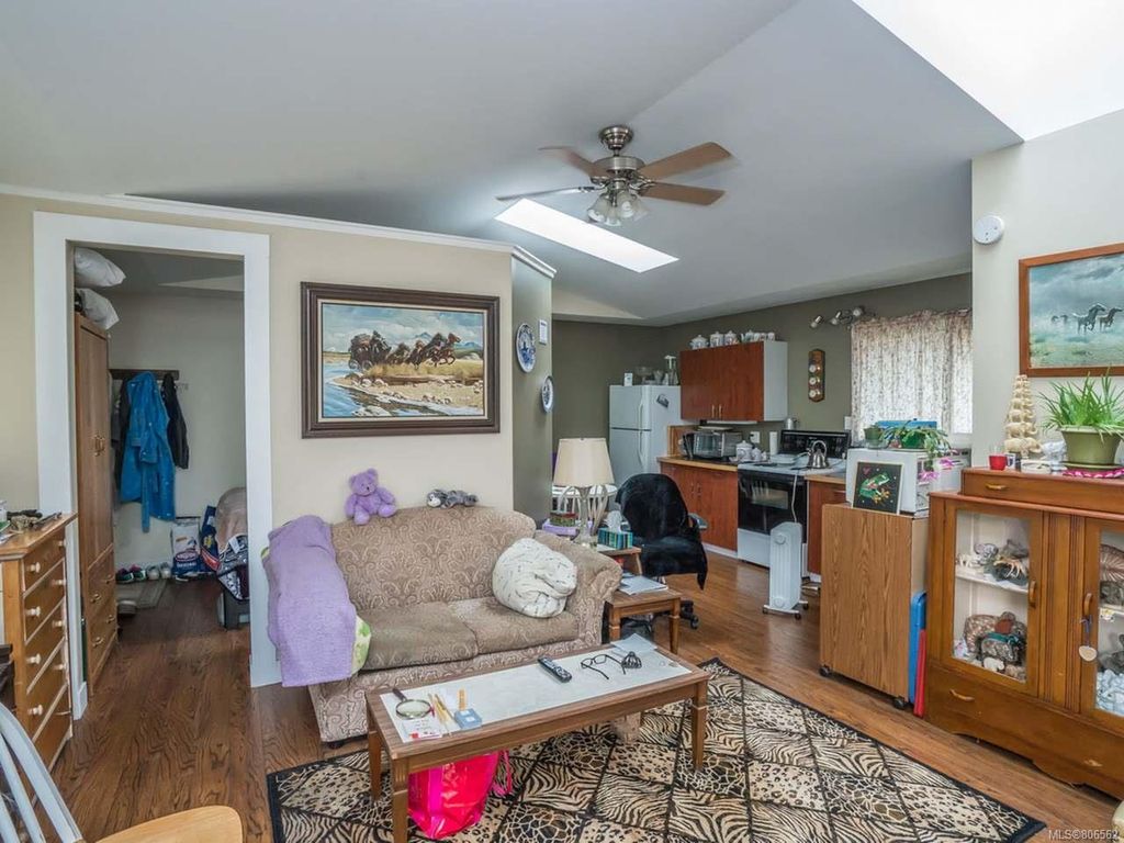 listing image 16047020240677932322