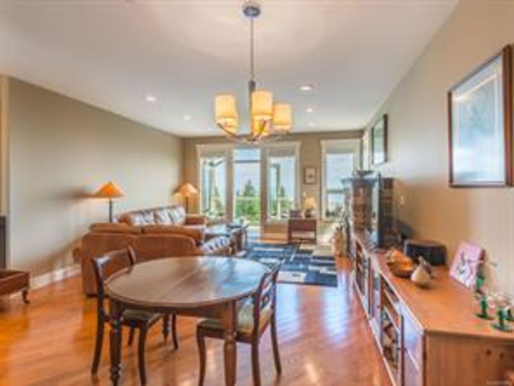 listing image 16041271141369