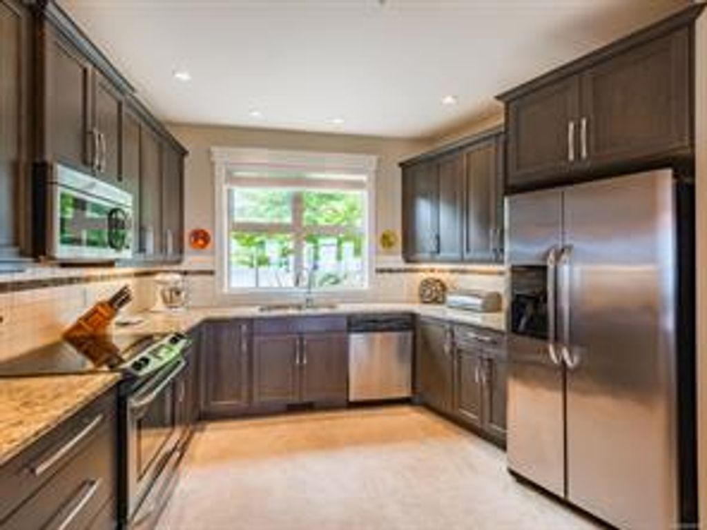 listing image 16043632566850