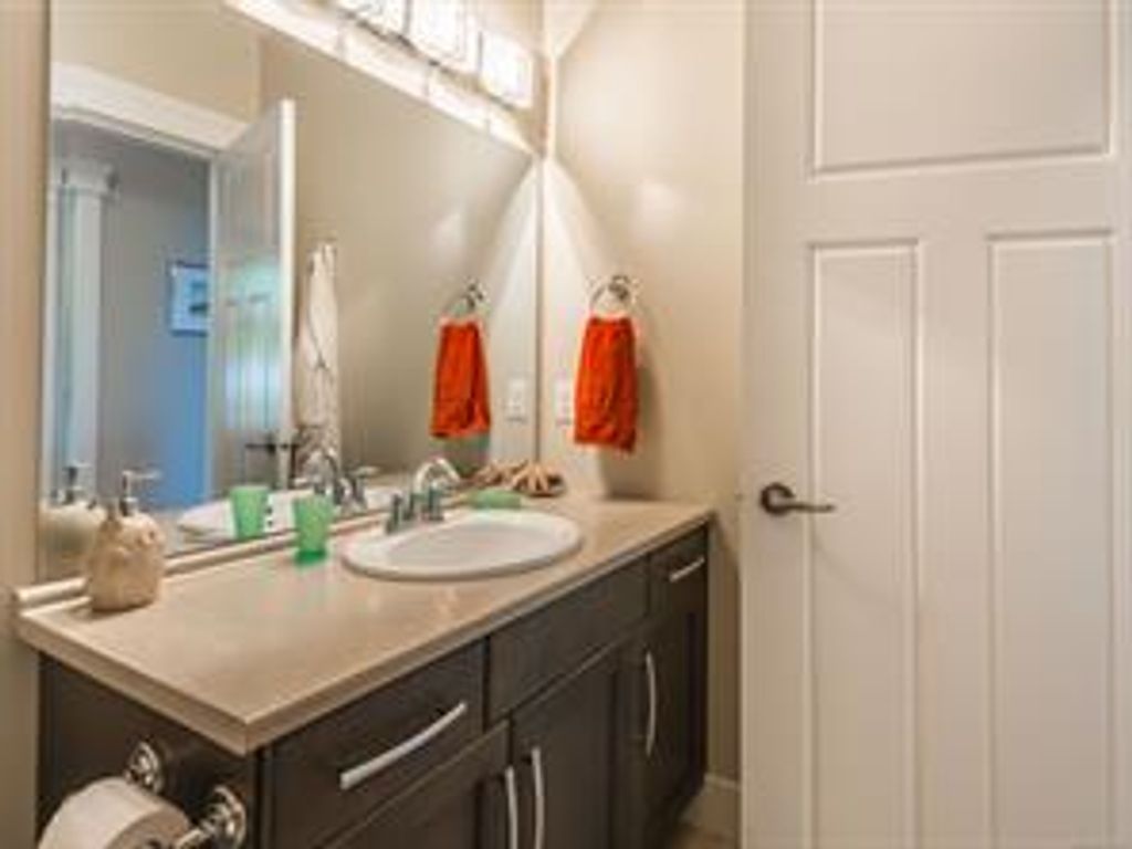 listing image 16042947319637