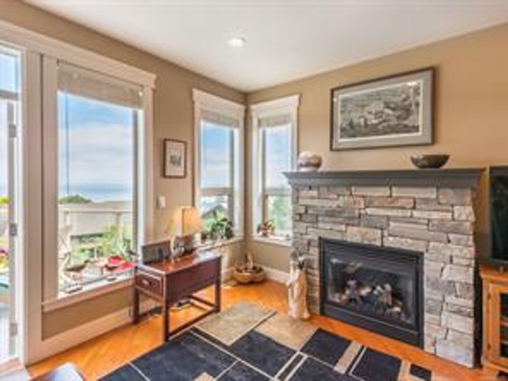 listing image 16043445473540