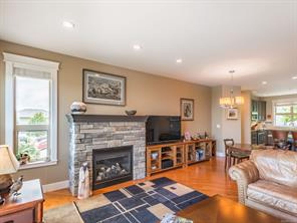 listing image 16041986361198