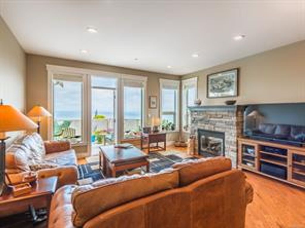 listing image 16044043089299